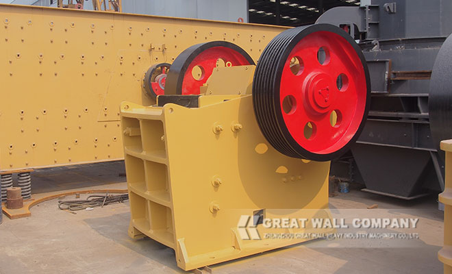 Jaw crusher in aggregate crushing plant 