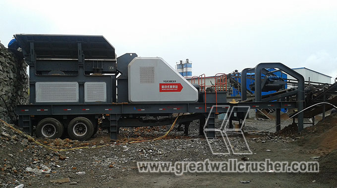 Mobile jaw crusher for construction waste recycling project